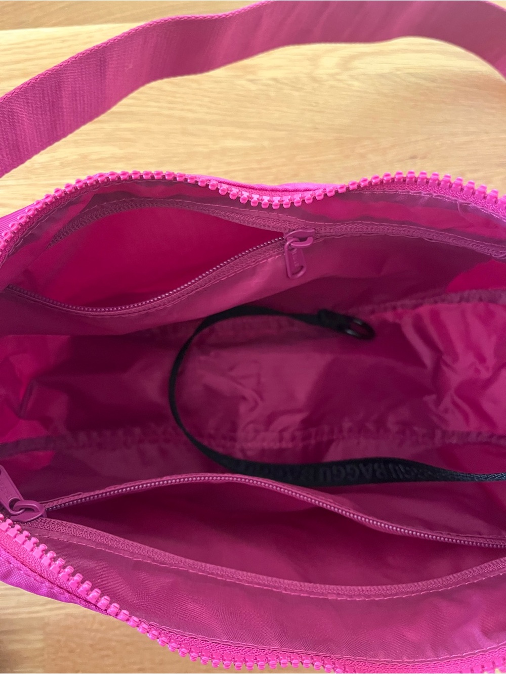BNWT Baggu Med Crescent Bright Fuchsia - Picture 7 of 10